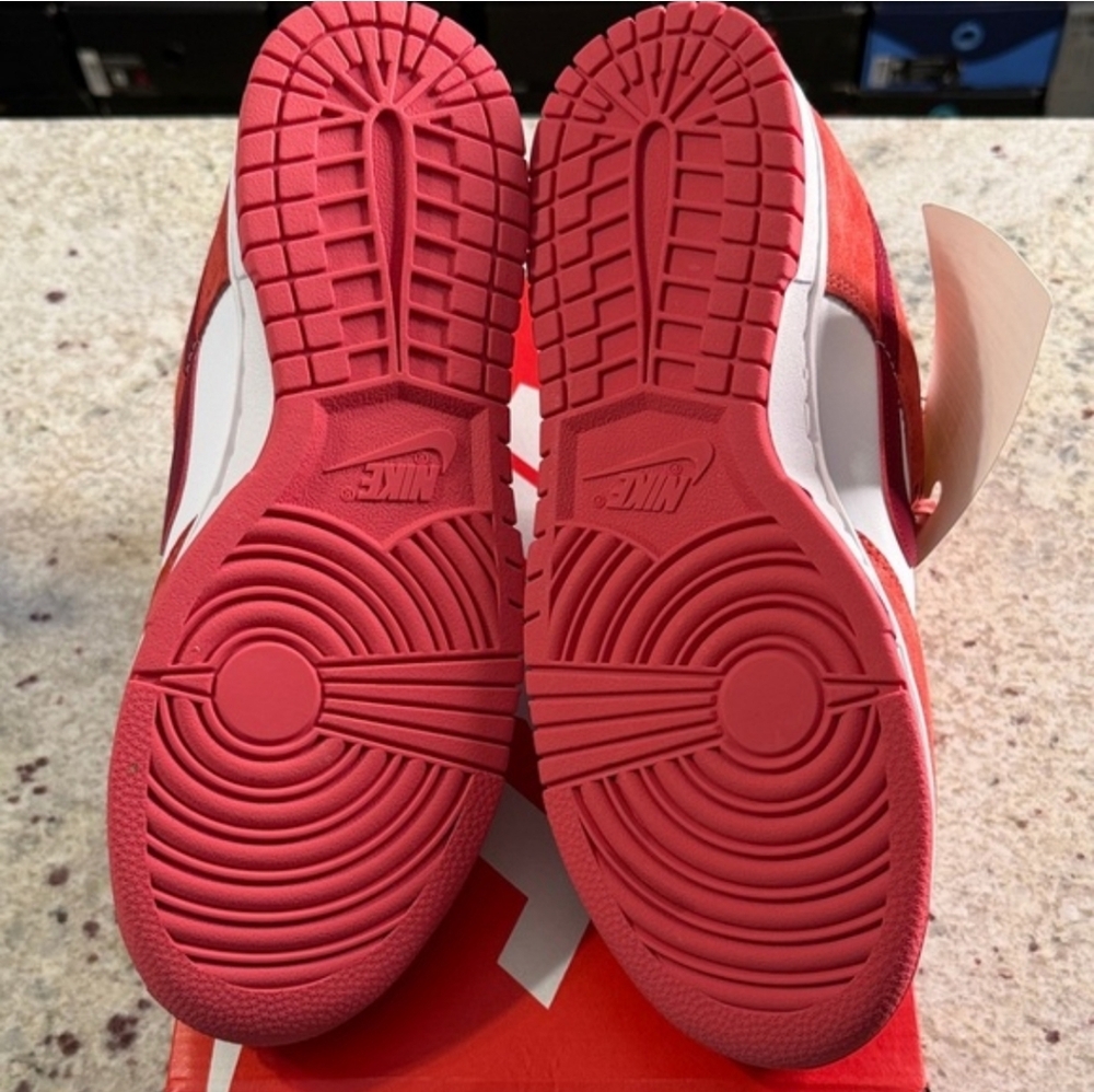 NWT Women's NikeV-Day Dunks - Picture 5 of 7